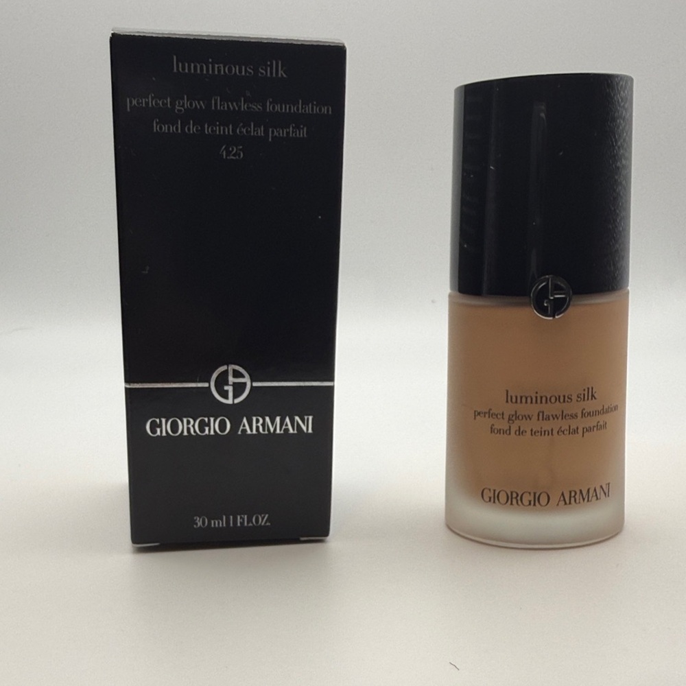 Giorgio Armani Luminous Silk Foundation -  # 4.25